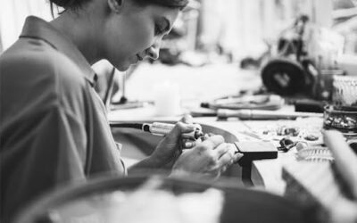 Quel métal choisir pour un bijou de baptême ? Le guide complet